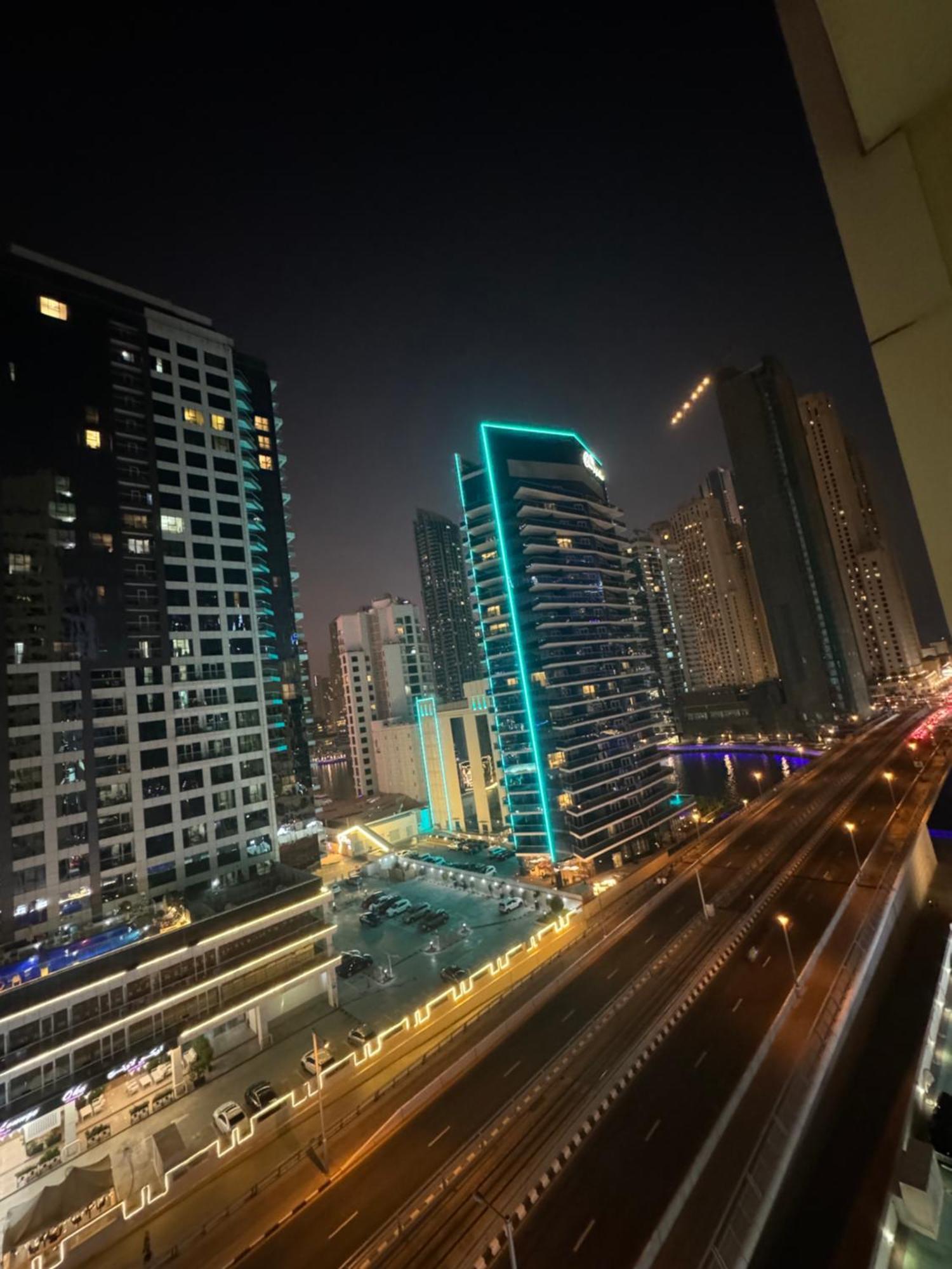 Golden Hour Marina View Appartamento Dubai